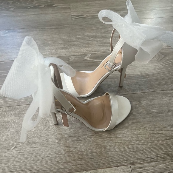Brand new, never worn bridal heels from Lulu’s - Picture 3 of 6